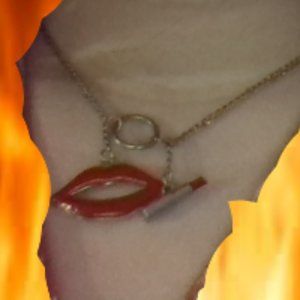 lips and lipstick neck less